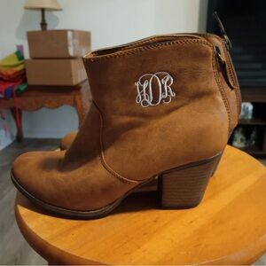New Look Tan Ankle Booties with Stacked Heel and Embroidered Monogram